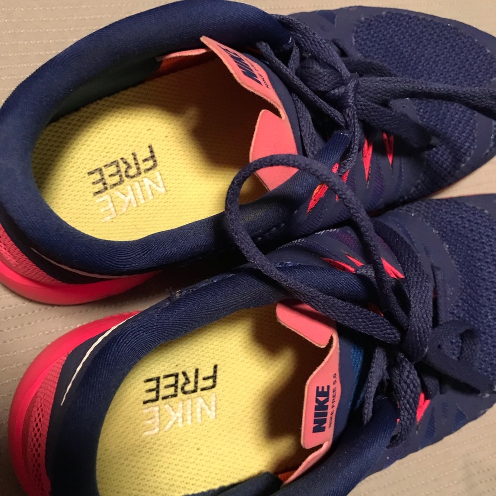 Women’s Nike Free Run - Picture 2 of 6